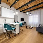 Bebarceloner Eixample Apartments - 4 Bedrooms