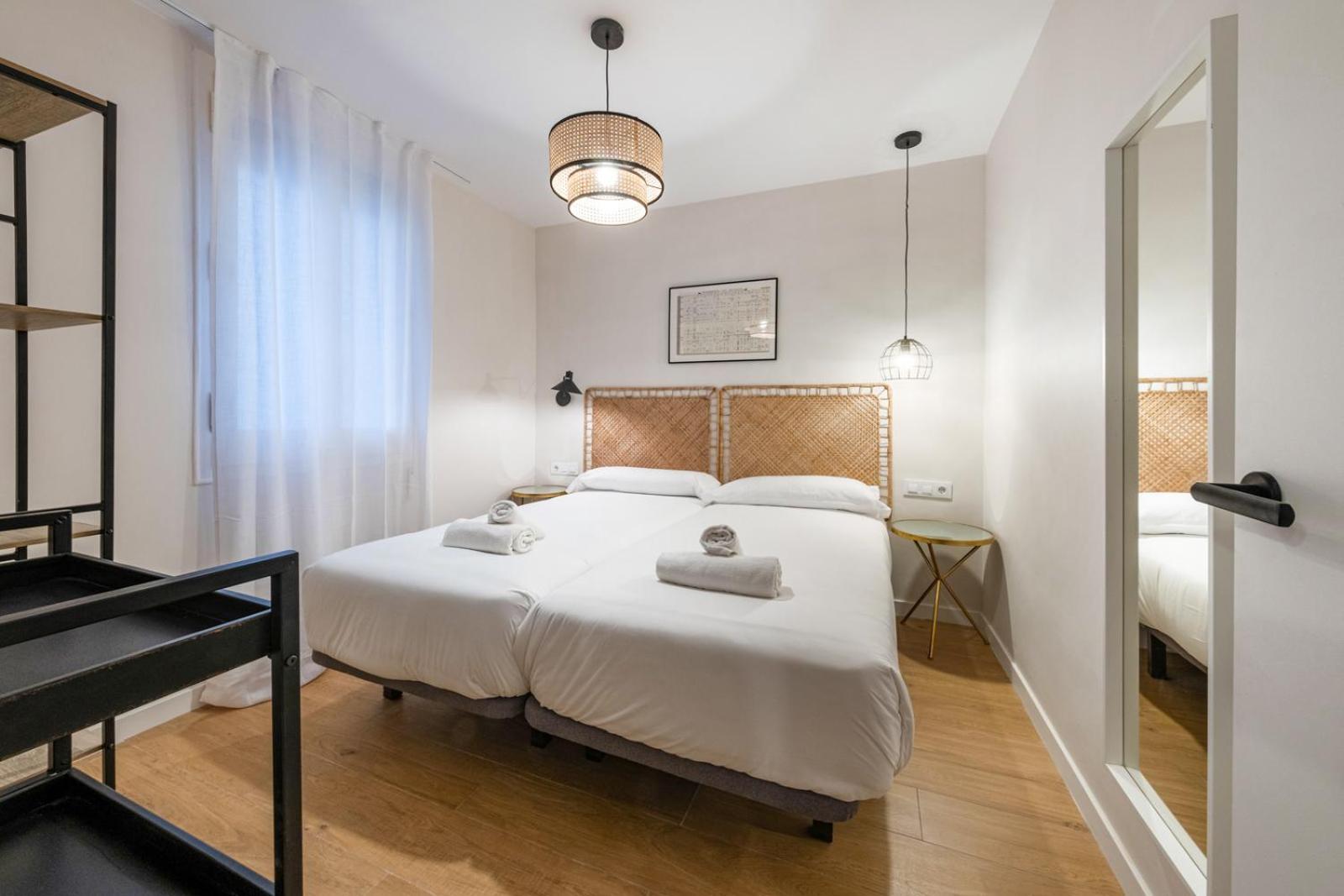 Bebarceloner Eixample - 4 Bedrooms Apartment *