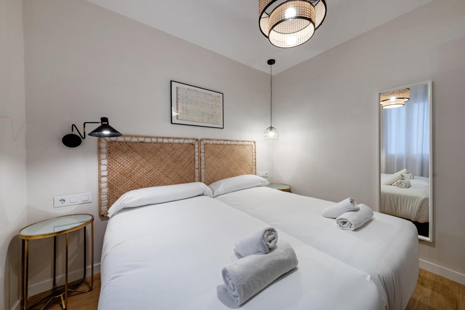 Bebarceloner Eixample - 4 Bedrooms Apartment Barcelona
