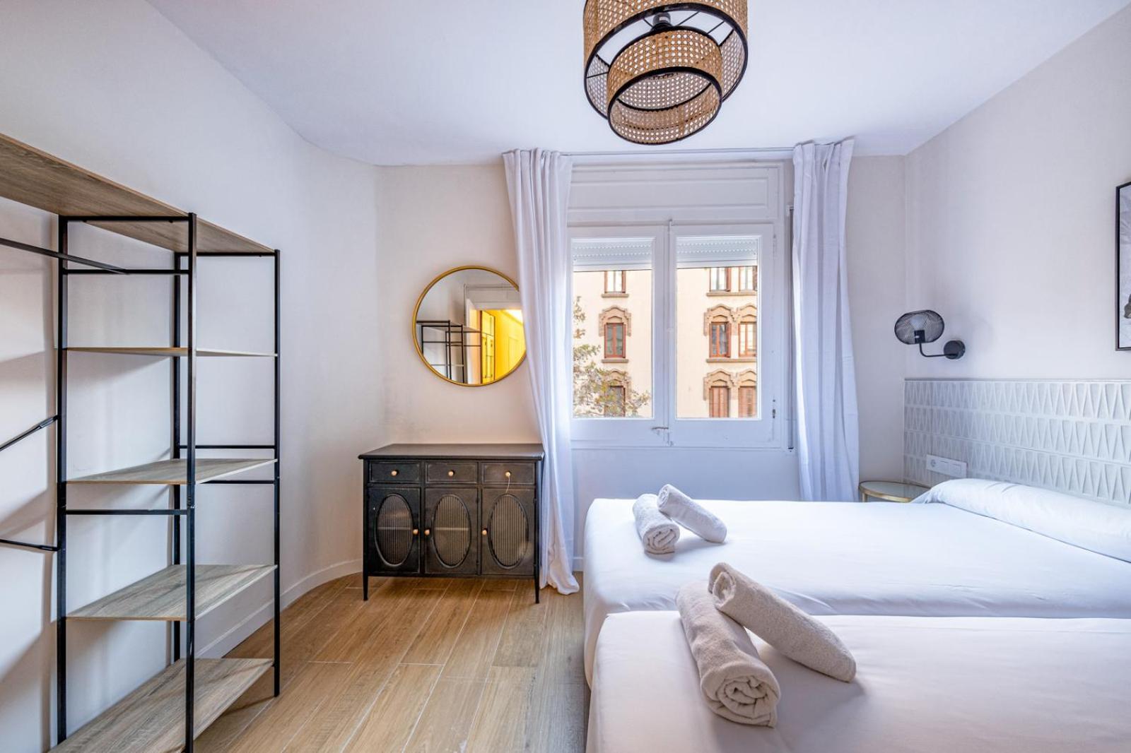 Bebarceloner Eixample - 4 Bedrooms Apartment *
