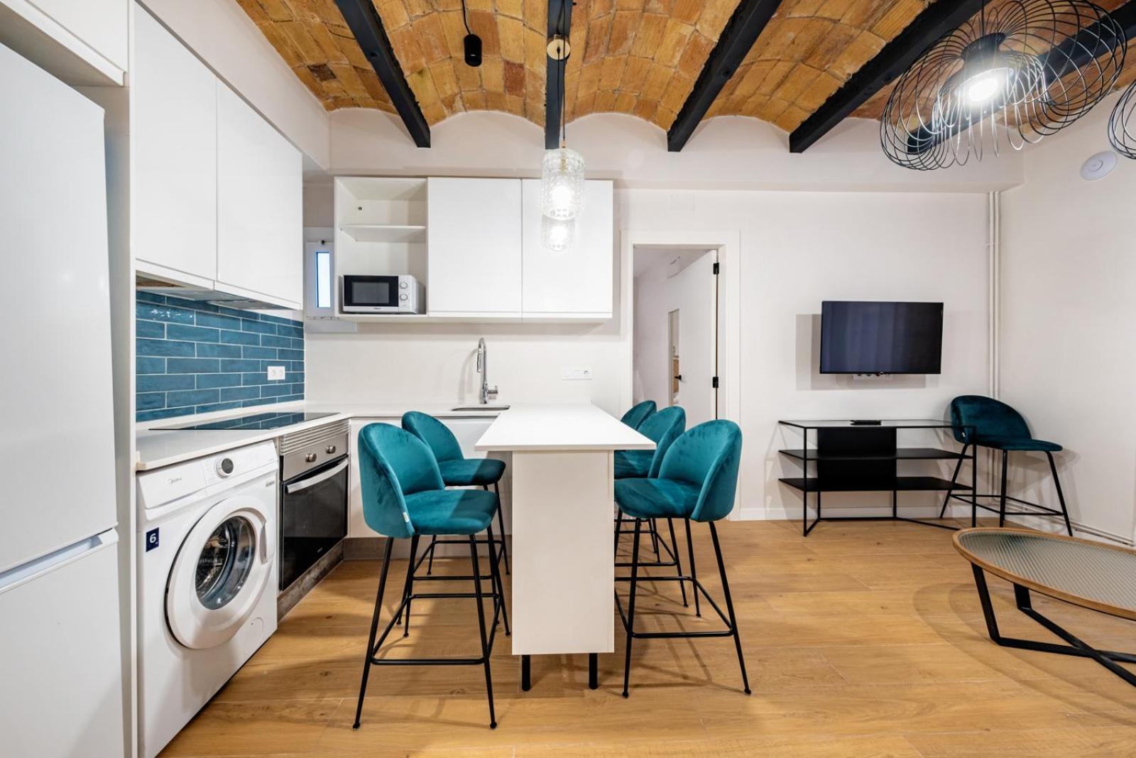 Bebarceloner Eixample - 4 Bedrooms Apartment *